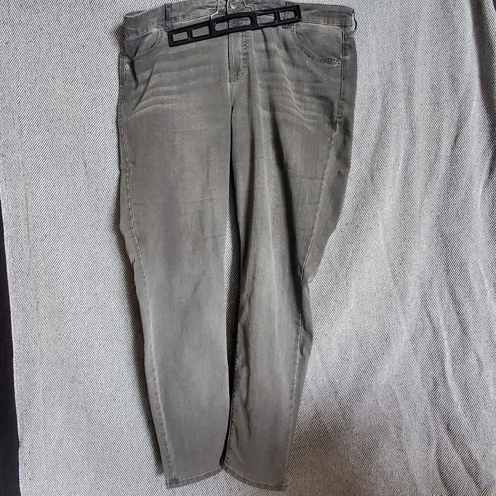 Old Navy - Rockstar Super-Skinny - Mid-Rise - Faded Grey - Size 18 - EUC